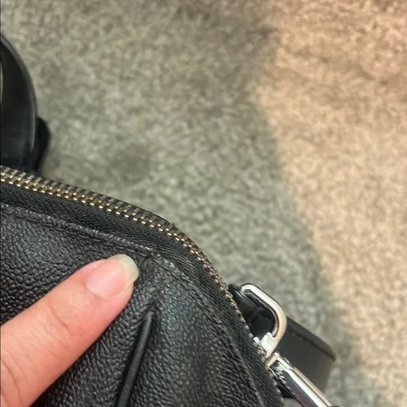 MICHAEL KORS Black Hand Bag - Picture 2 of 16